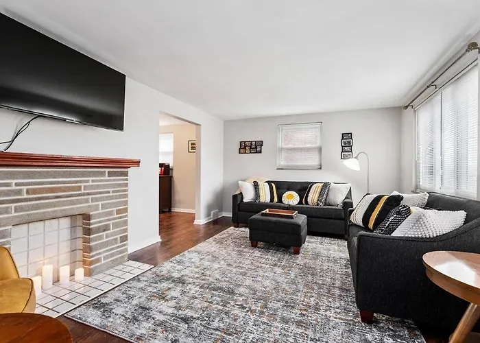 Open Floor Spacious Home, 15min From Downtown, Private Garage, Kids Friendly