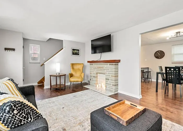 Open Floor Spacious Home, 15min From Downtown, Private Garage, Kids Friendly *