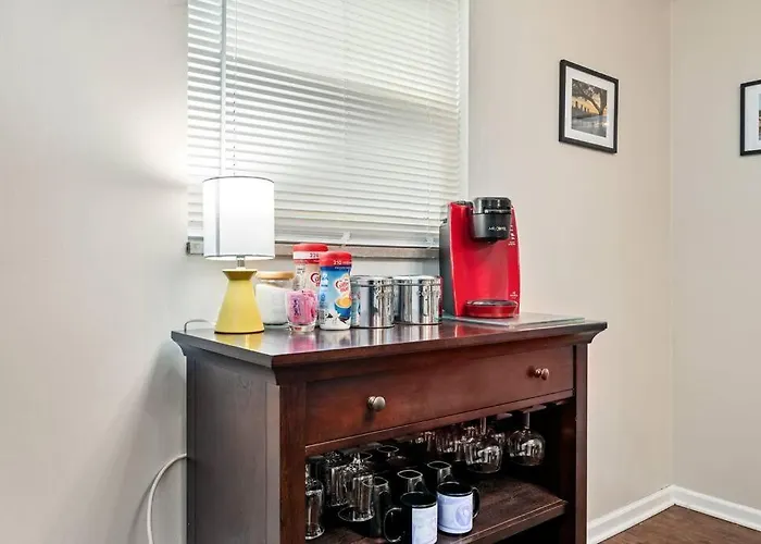 Open Floor Spacious Home, 15min From Downtown, Private Garage, Kids Friendly Holiday home *