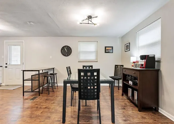 Holiday home Open Floor Spacious Home, 15min From Downtown, Private Garage, Kids Friendly