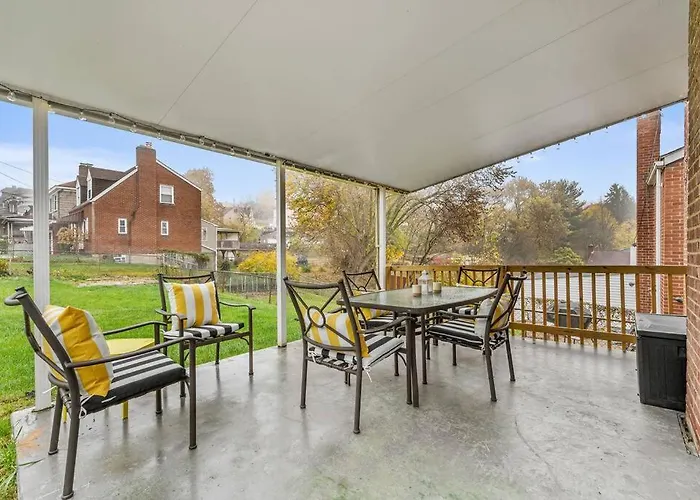 Holiday home Open Floor Spacious Home, 15min From Downtown, Private Garage, Kids Friendly *