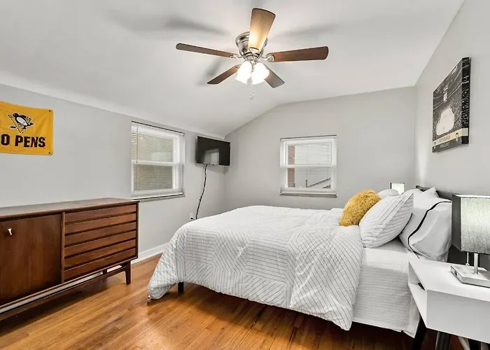 Open Floor Spacious Home, 15min From Downtown, Private Garage, Kids Friendly Holiday home