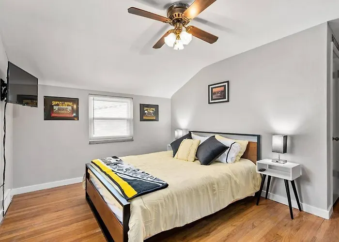 Open Floor Spacious Home, 15min From Downtown, Private Garage, Kids Friendly Holiday home *